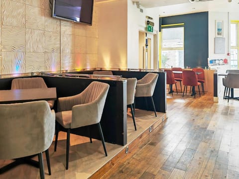 Shared lounge/TV area