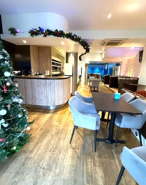 Shared lounge/TV area