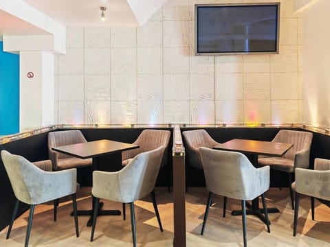 Shared lounge/TV area