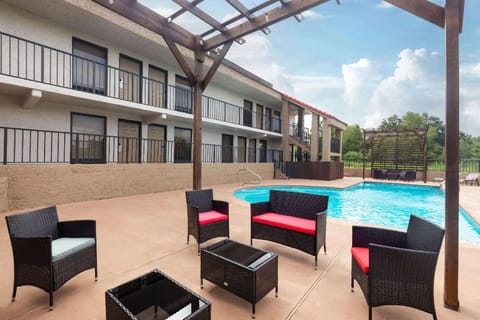 Ramada by Wyndham Bainbridge Hotel in Georgia