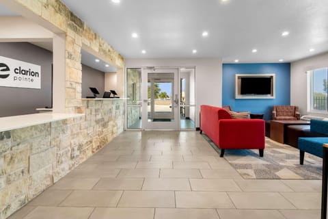 Clarion Pointe Fort Worth East - Arlington Hotel in Arlington