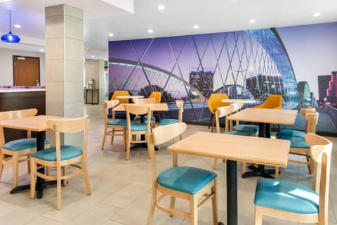 Clarion Pointe Fort Worth East - Arlington Hotel in Arlington