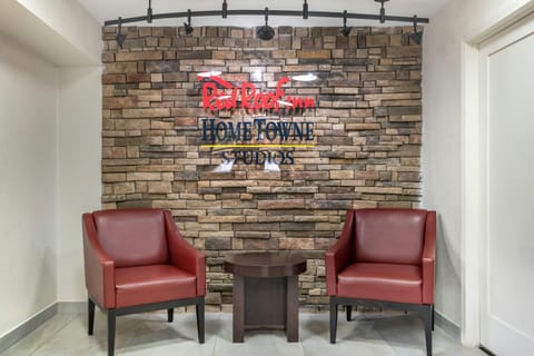 Hometowne Studios Greenville Hotel in Greenville