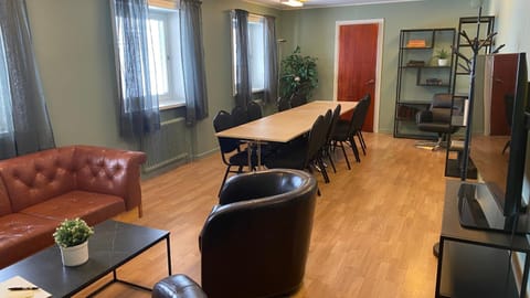 Shared lounge/TV area