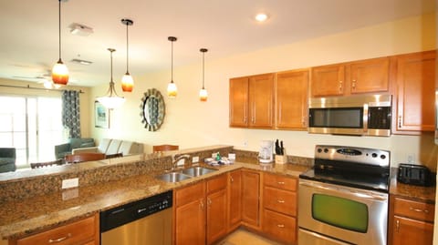 John's Pass Hotel - Fully Remote Check In Hotel in Madeira Beach