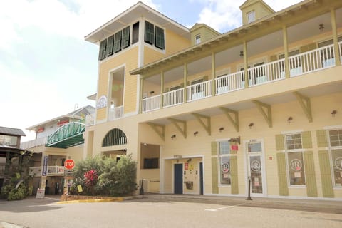 John's Pass Hotel - Fully Remote Check In Hotel in Madeira Beach