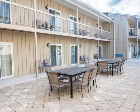 Comfort Inn & Suites Thousand Islands Harbour District Hotel in Gananoque