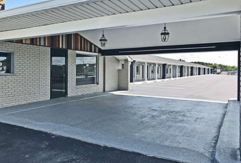 Rodeway Inn Calhoun South Hotel in Calhoun