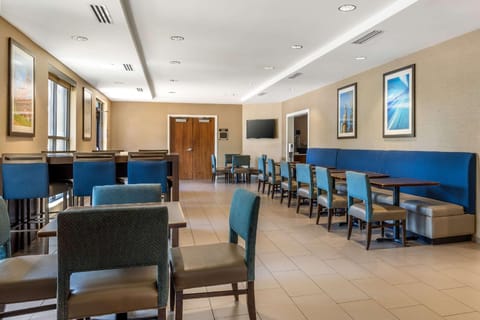 Comfort Inn & Suites At CrossPlex Village Hotel in Birmingham