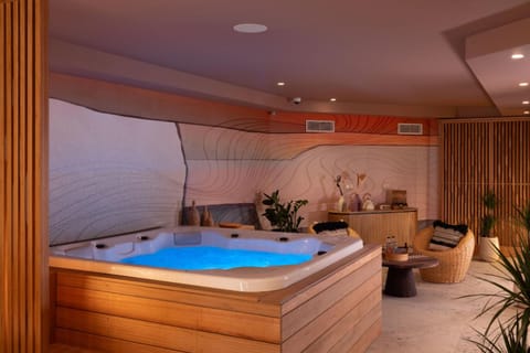 Hot tub
