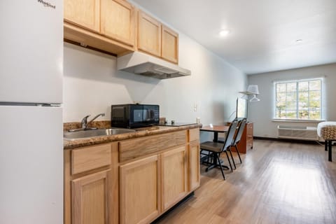 Suburban Studios Huntsville University Area Hotel in Huntsville