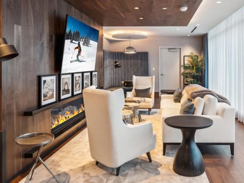 Shared lounge/TV area