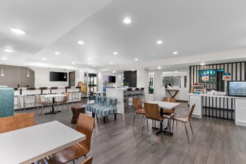 Clarion Pointe Milwaukee Airport Hotel in Milwaukee