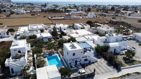 Studios Apartments Kapetanios Hotel in Perissa