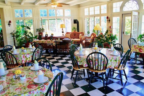 Blind Tiger Burlington Hotel in Burlington