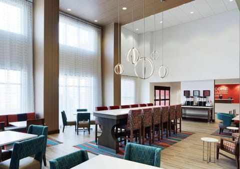 Hampton Inn & Suites Chicago Waukegan Hotel in Gurnee