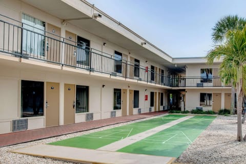 Super 8 by Wyndham St. Petersburg Hotel in St Petersburg