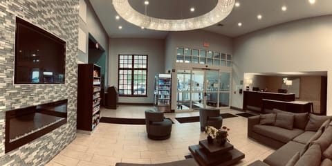 Taron B Hotel & Suites  Hotel in La Crosse