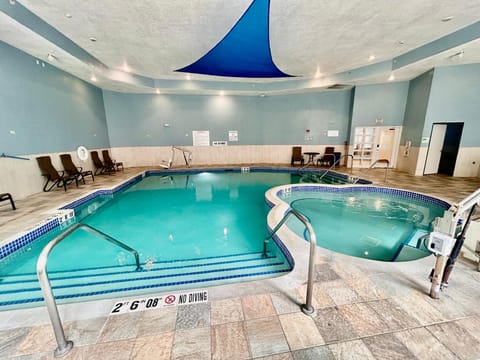 Taron B Hotel & Suites  Hotel in La Crosse