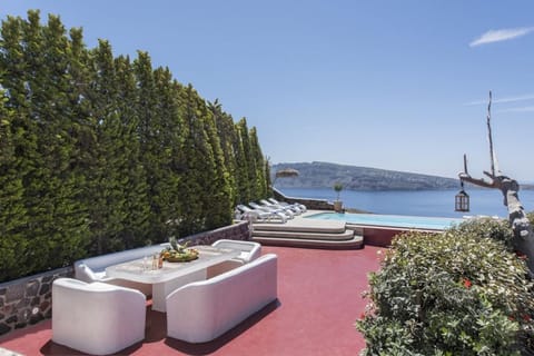 Oia Sunset Villas Resort in Santorini