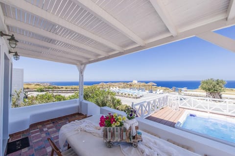 Oia Sunset Villas Resort in Santorini