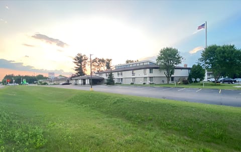 Ramada by Wyndham Stevens Point Hotel in Stevens Point