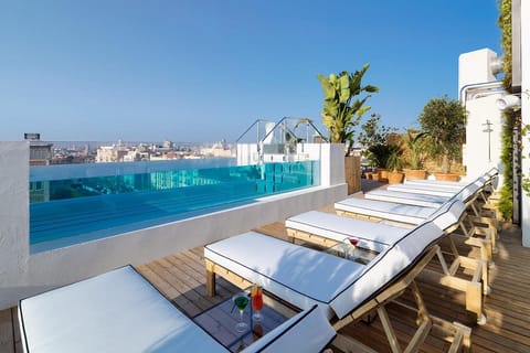 Swimming pool [outdoor]