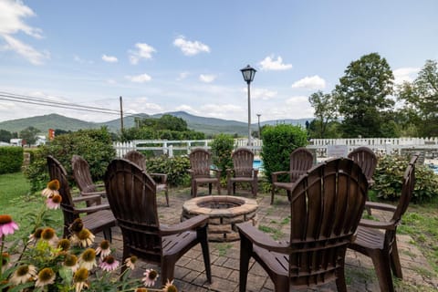 The Hillside Motel Hotel in Shenandoah Valley