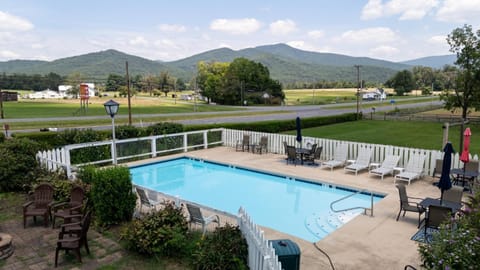 The Hillside Motel Hotel in Shenandoah Valley