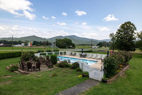 The Hillside Motel Hotel in Shenandoah Valley