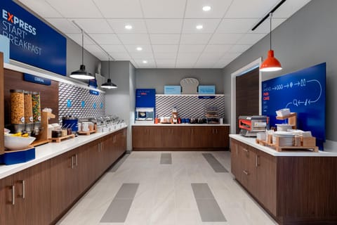 Holiday Inn Express & Suites Pittsfield Berkshires By IHG Hotel in Lenox