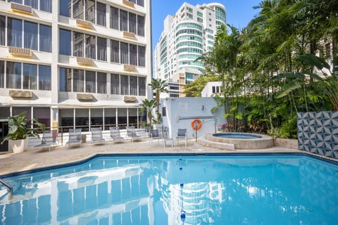 Swimming pool [outdoor]