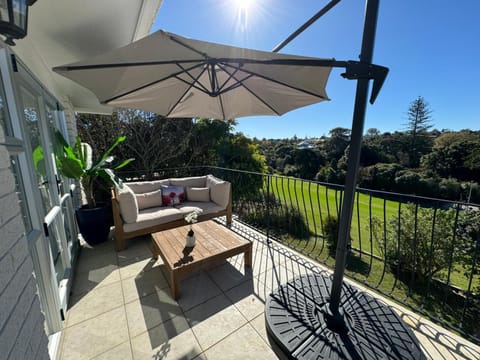 Waiake Beach Apartments Hotel in Auckland