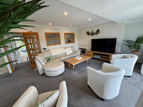 Waiake Beach Apartments Hotel in Auckland