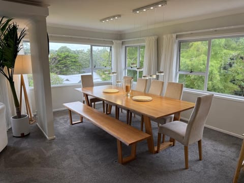 Waiake Beach Apartments Hotel in Auckland