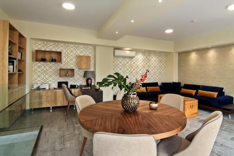 Shared lounge/TV area