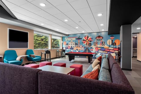 Shared lounge/TV area