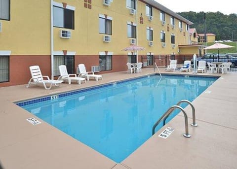 Econo Lodge Cartersville-Emerson Lake Point Hotel in Cartersville