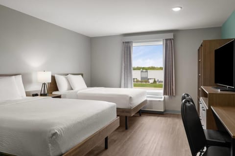 ECHO Suites Extended Stay by Wyndham Indianapolis AmeriPlex Hotel in Indianapolis