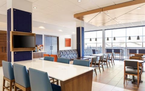 Shared lounge/TV area