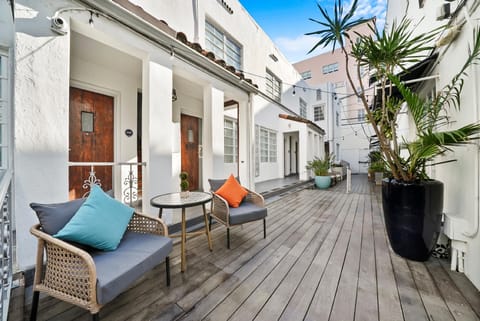 Chesterfield Hotel and Suites Hotel in Flamingo Lummus