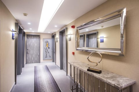 Zeniva Hotel  Hotel in Izmir