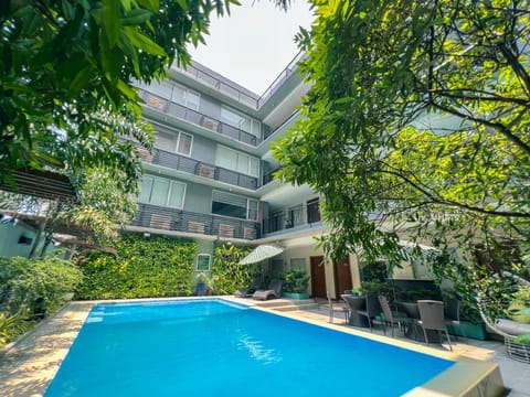 Swimming pool