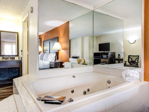 Quality Inn Creekside - Downtown Gatlinburg Hotel in Gatlinburg