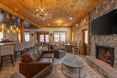 Shared lounge/TV area