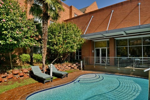 Swimming pool [outdoor]
