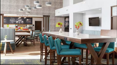 Hampton Inn & Suites by Hilton Corona Hotel in Corona