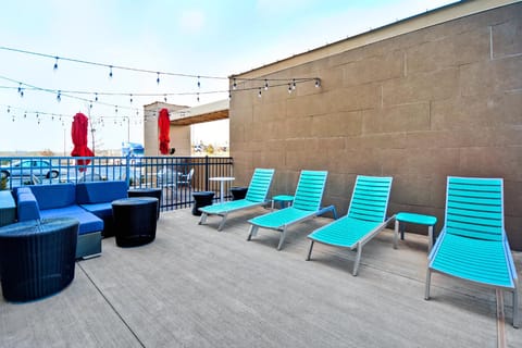 Swimming pool [outdoor]