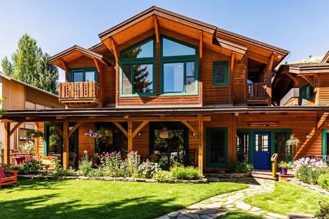 Alpine House Hotel in Jackson