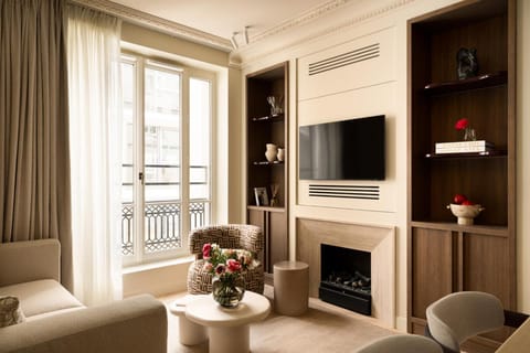 Shared lounge/TV area